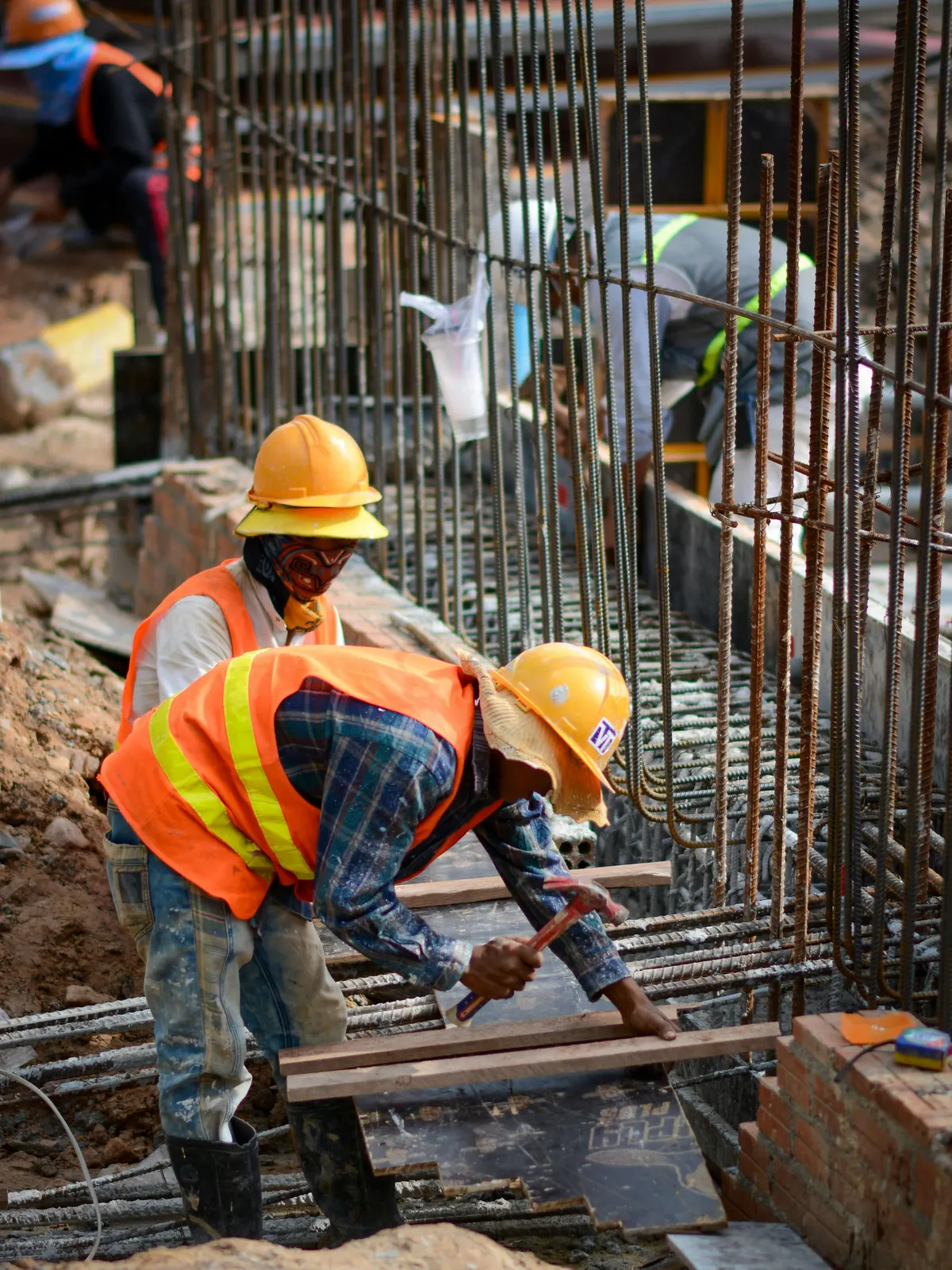 Clutch Construction crew on site