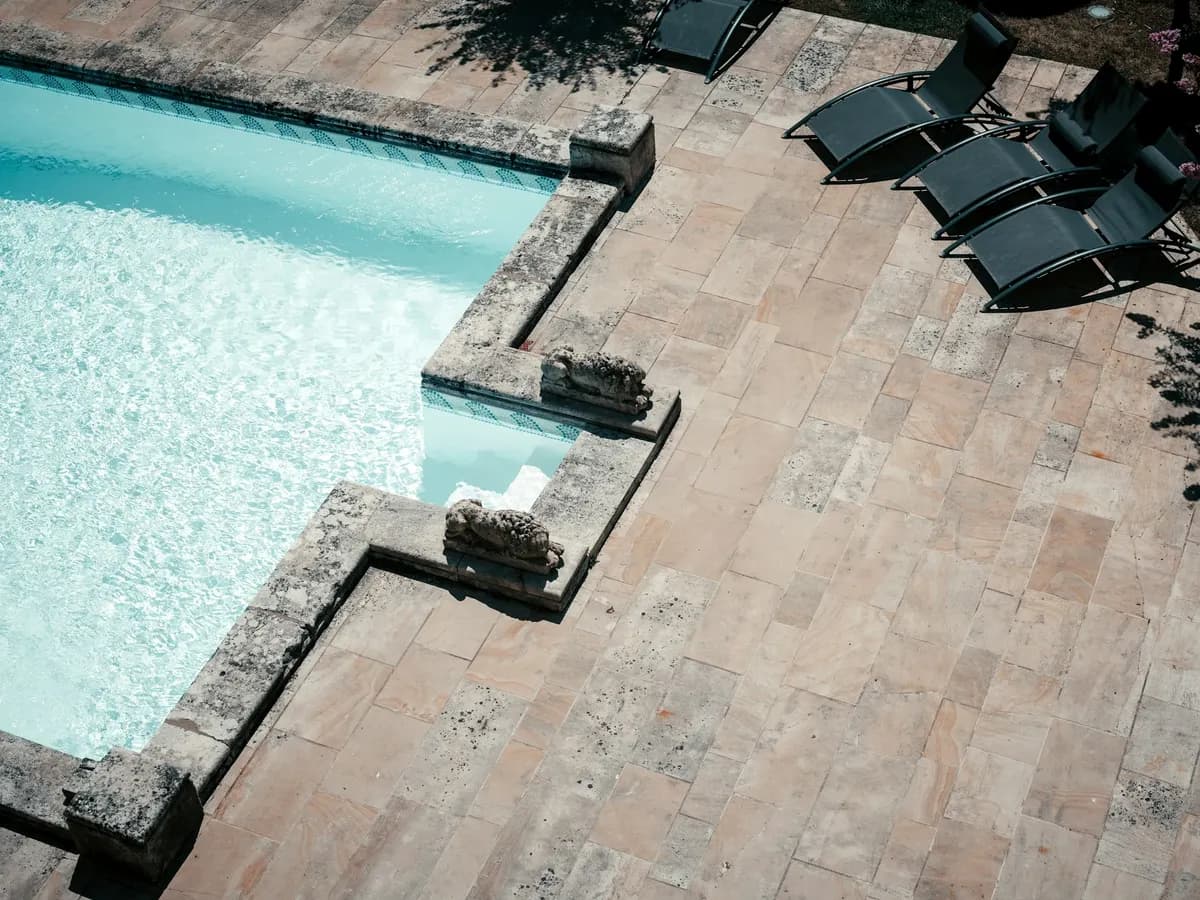 Liquid limestone finish